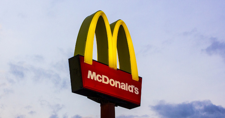 McDonalds w Wielkiej Brytanii wprowadza słomki papierowe