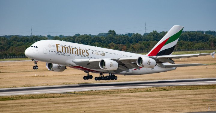 Linie lotnicze Emirates rezygnują zrezygnują ze słomek plastikowych i przejdą na słomki papierowe