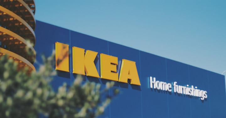 IKEA wprowadza biodegradowalne papierowe słomki