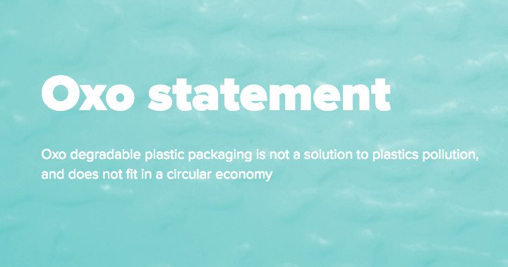 Słomki oksy-biodegradowalne powodują powstawanie mikroplastiku.
